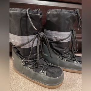 Marc Jacobs moon boots size Large